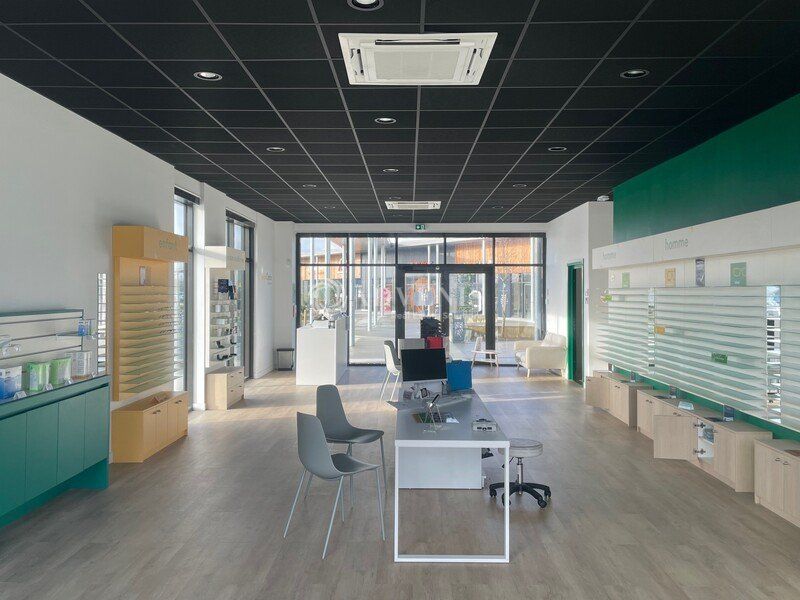A LOUER LOCAL COMMERCIAL 187 M²