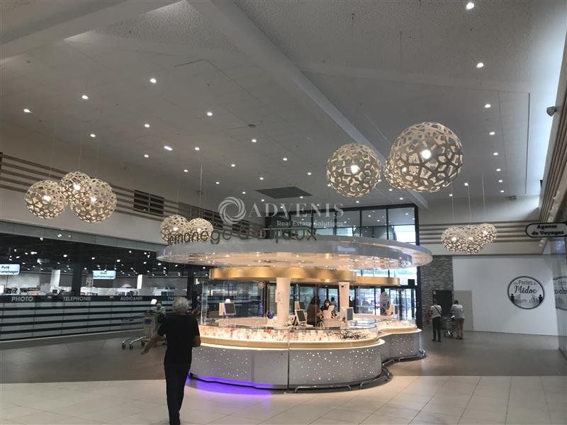 1424 m² pour ce local commercial en location à Le pian medoc