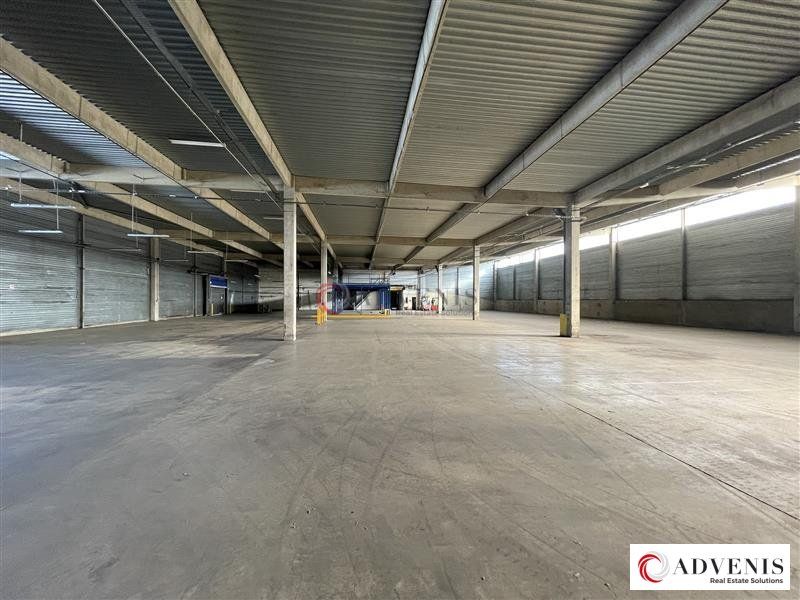 A LOUER- BATIMENT D'ACTIVITE DE 3022 M² - PROXIMITE A10
