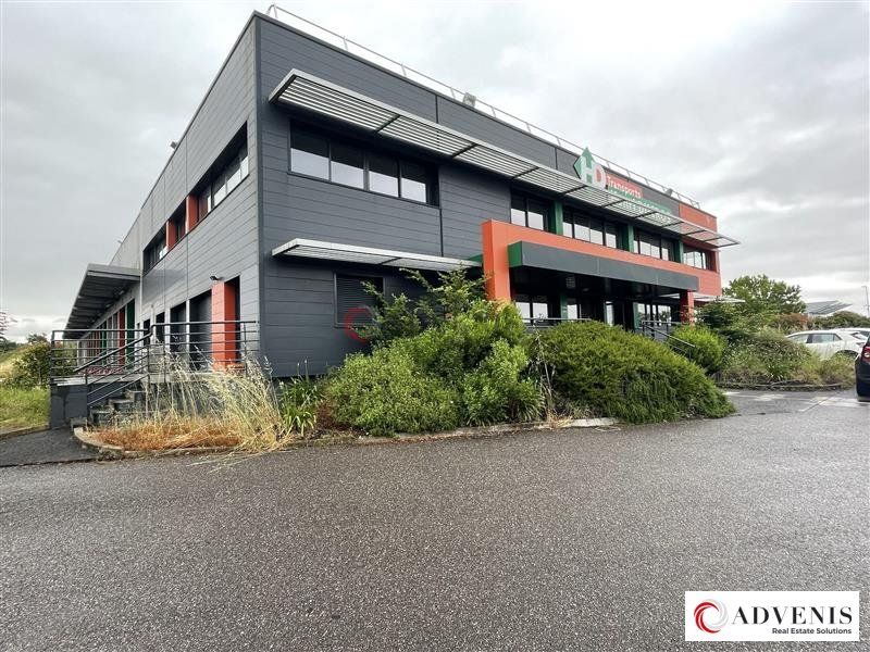 Location local d''activites 2339 m² non divisibles