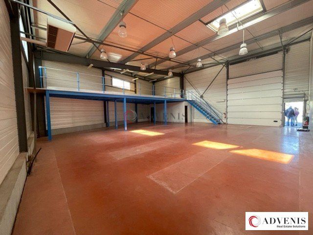 Location local d''activites 300 m² non divisibles