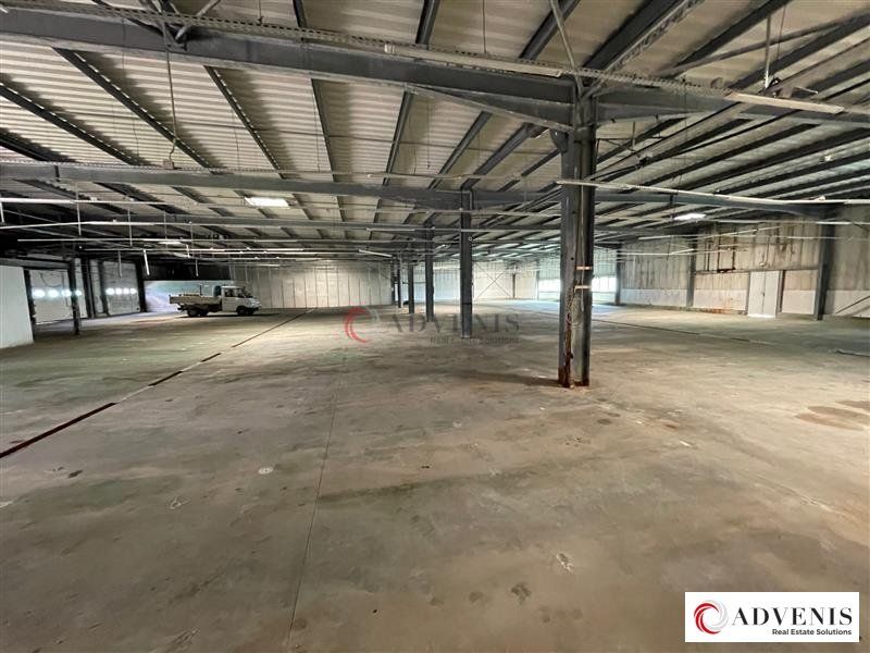 Location local d''activites 1700 m² divisibles à partir de 1100 m²