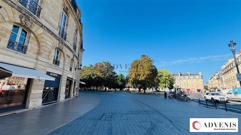 A LOUER - BUREAU - 63M²