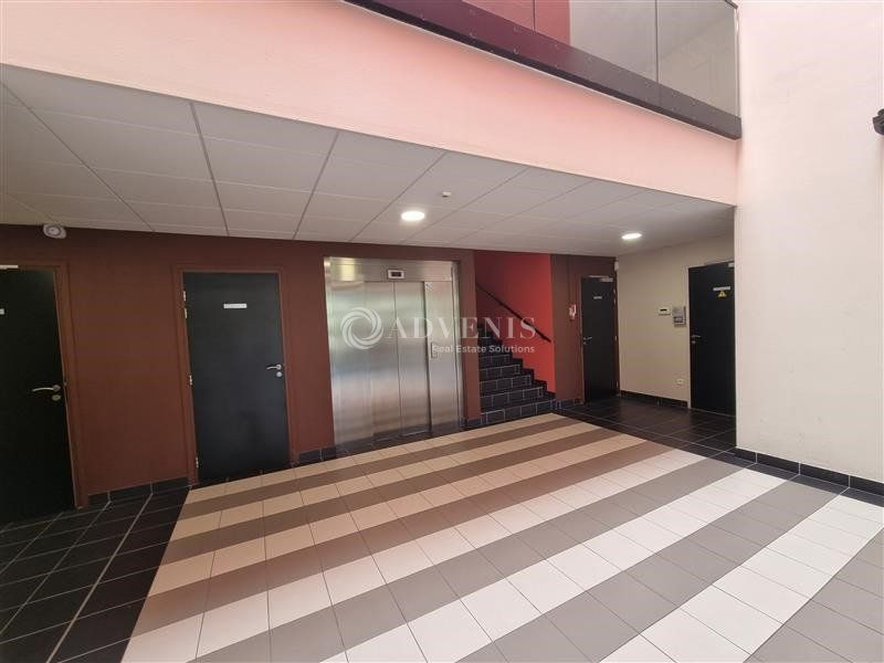 BUREAUX ET LABORATOIRE AU COEUR D'EURASANTE