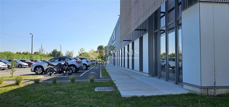 ENTREPÔT NEUF DE 707m²