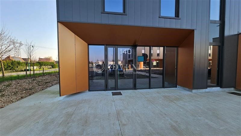 BUREAUX / SHOWROOM / BUREAUX DE 234 M² - BELLE VISIBILITE !