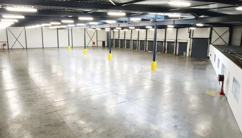 ENTREPÔT LOGISTIQUE DE 2500 M² AVEC 10 QUAIS