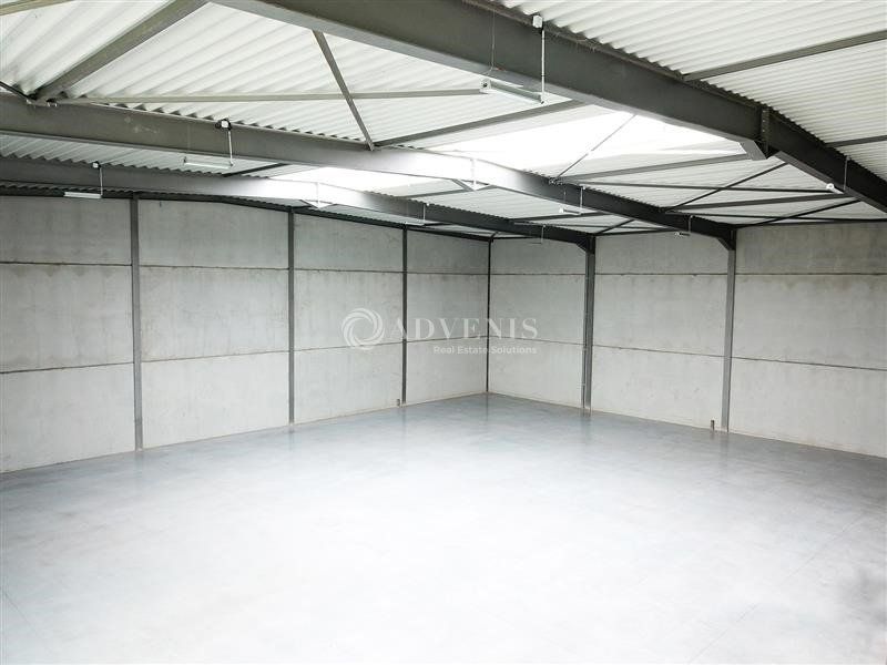 ENTREPÔT DE 640 M² AVEC 2 PORTES SECTIONNELLES