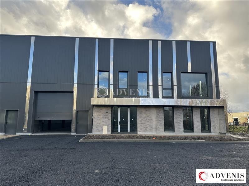 Location entrepot 2222 m² divisibles à partir de 451 m²