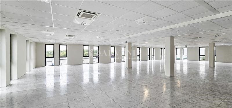 BUREAUX FLEXIBLES DE 20 M² A 1.258 M² | BELLE VISIBILITE EN BORDURE AUTOROUTE A1