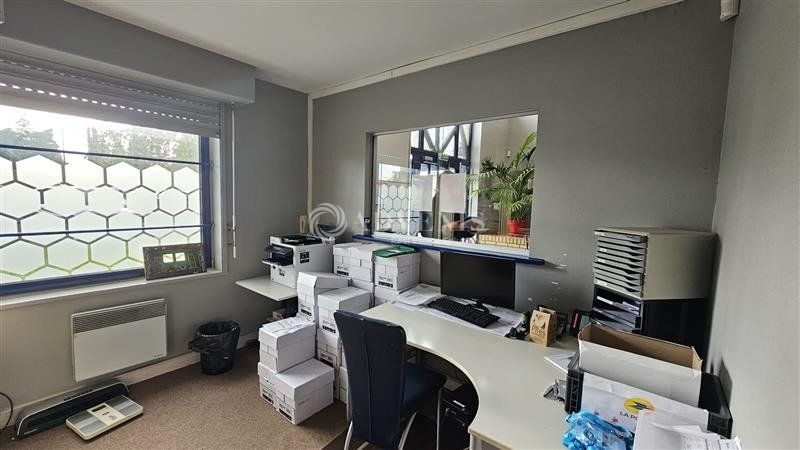 A VENDRE | IMMEUBLE INDEPENDANT DE 811 M² + 27 STATIONNEMENTS