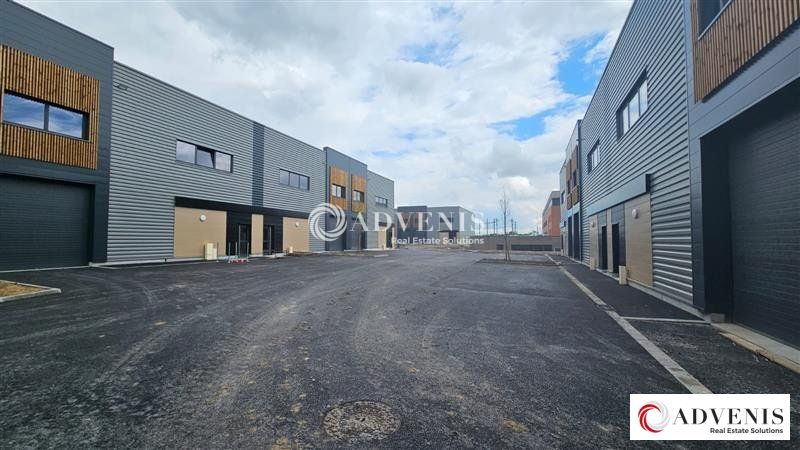 Location local d''activites 8570 m² divisibles à partir de 218 m²