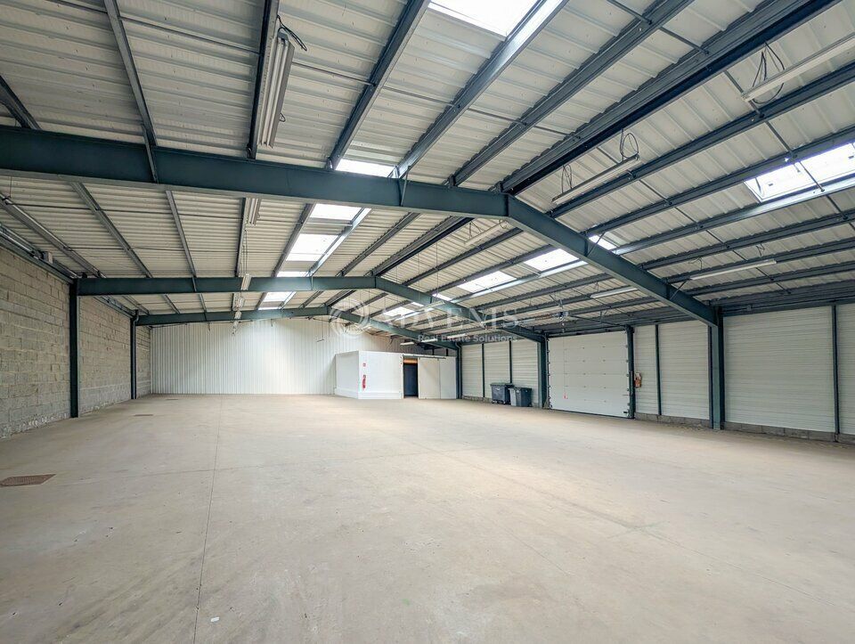 Location local d''activites 850 m² non divisibles