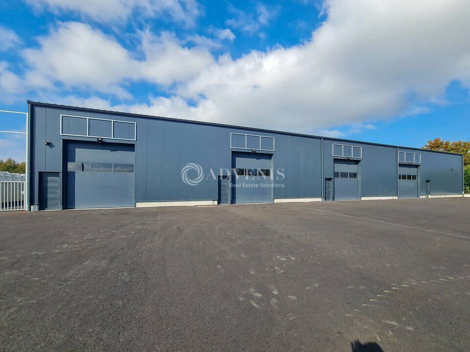 Location local d''activites 1139 m² divisibles à partir de 215 m²