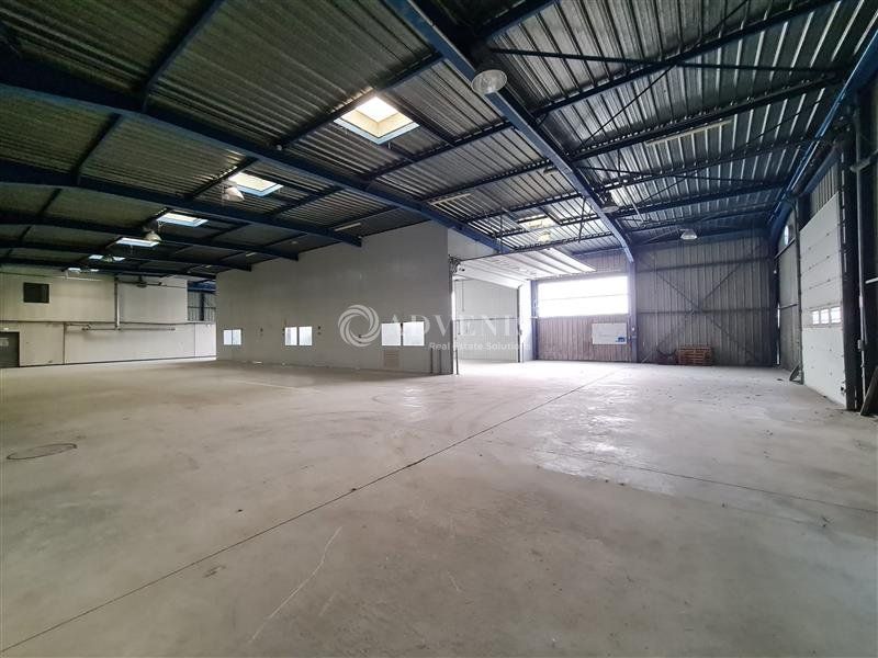 Terrain constructible de 15 000 m² en visibilité RN12 partiellement bâti