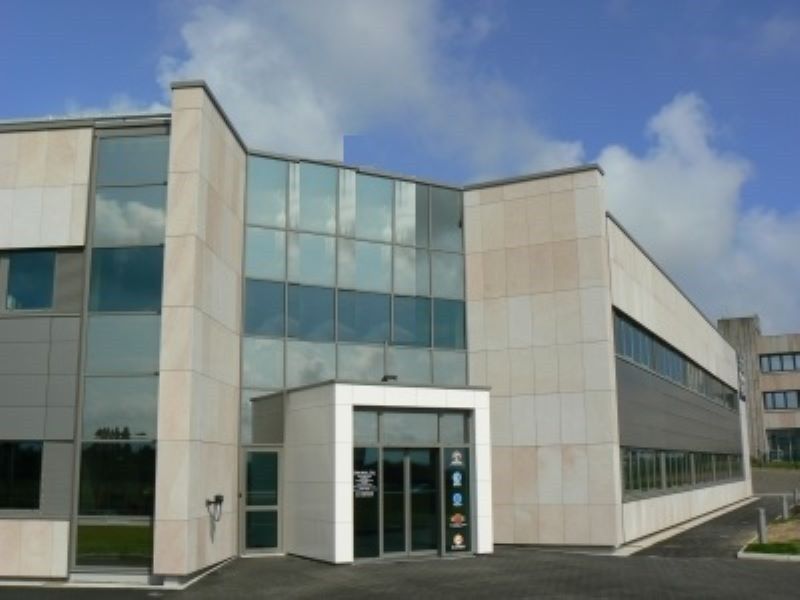 Bureaux de 514 m² en visibilité RN12 divisibles à partie de 182 m²