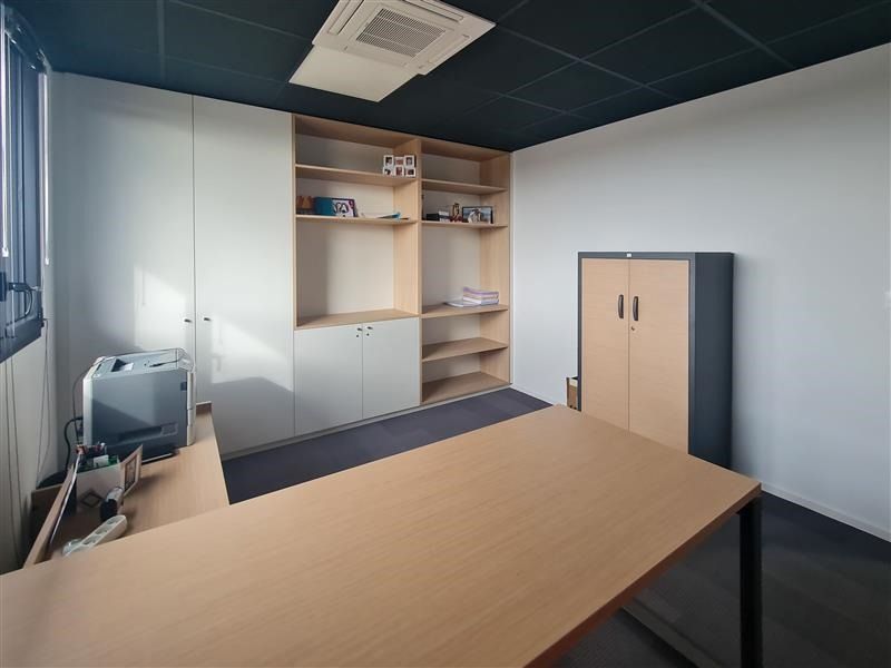 Bureaux neufs aménagés à louer à Plérin