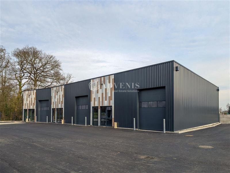 Vente local d''activites 548 m² divisibles à partir de 151 m²