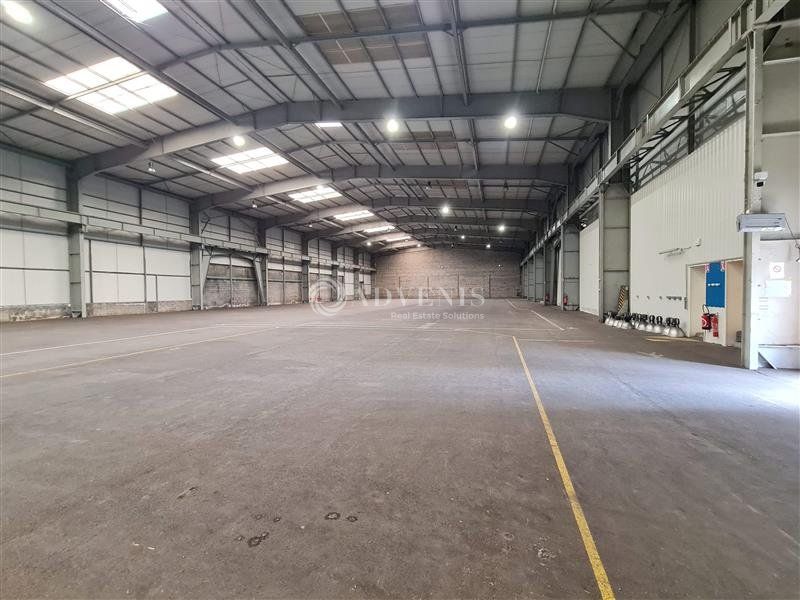Location local d''activites 10000 m² divisibles à partir de 1050 m²