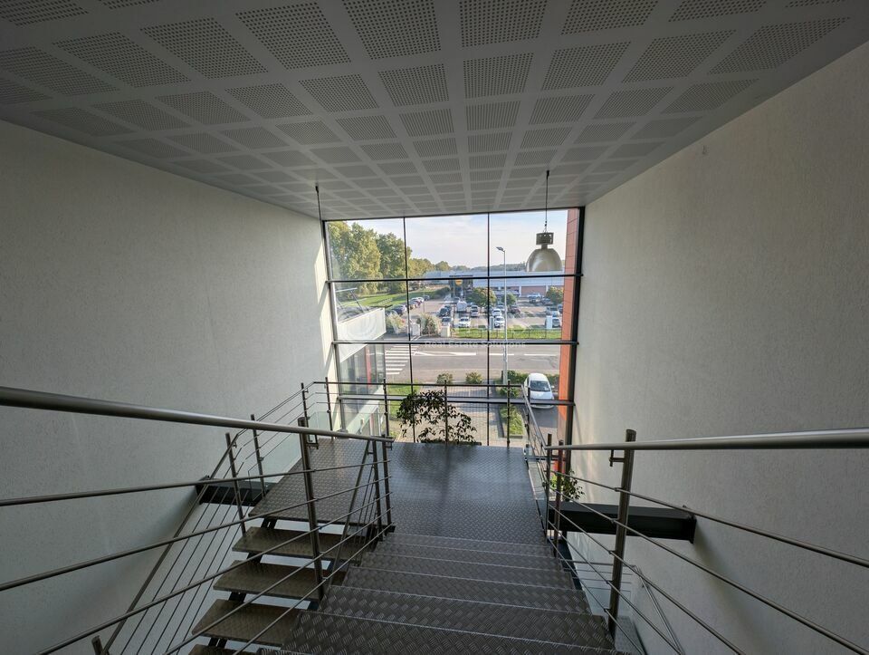 Bureaux à louer désservi par les bus et trams - Zone Industrielle - Bischheim