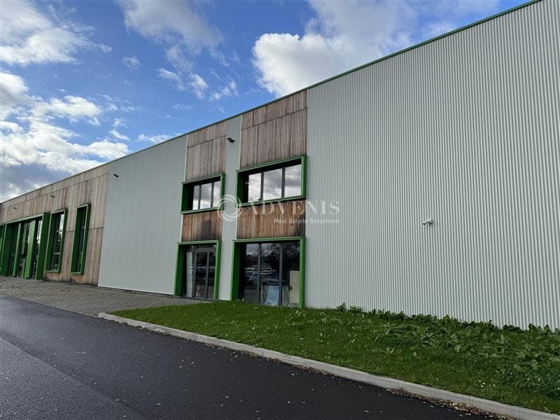 Location local d''activites 2048 m² divisibles à partir de 364 m²