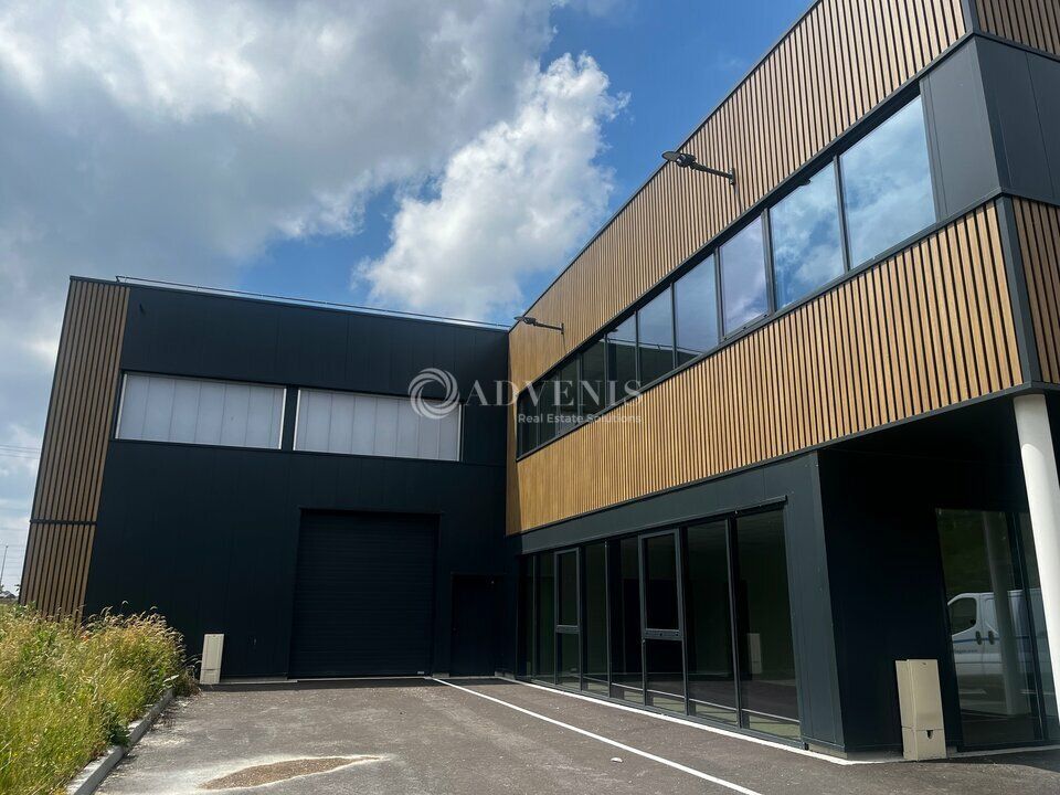 Location local d''activites 2351 m² divisibles à partir de 291 m²