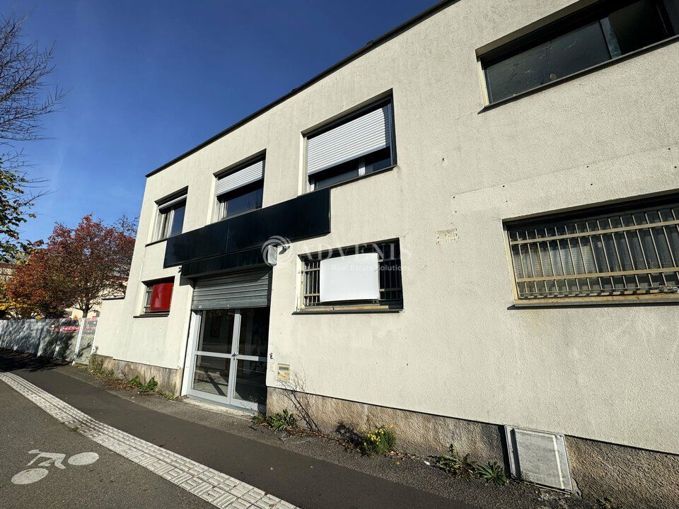 Location local d''activites 500 m² non divisibles