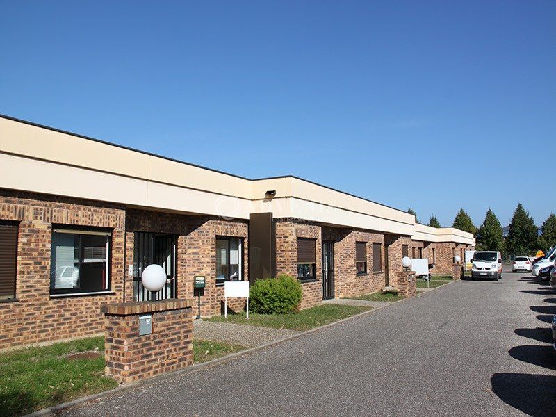 Location local d''activites 300 m² divisibles à partir de 150 m²