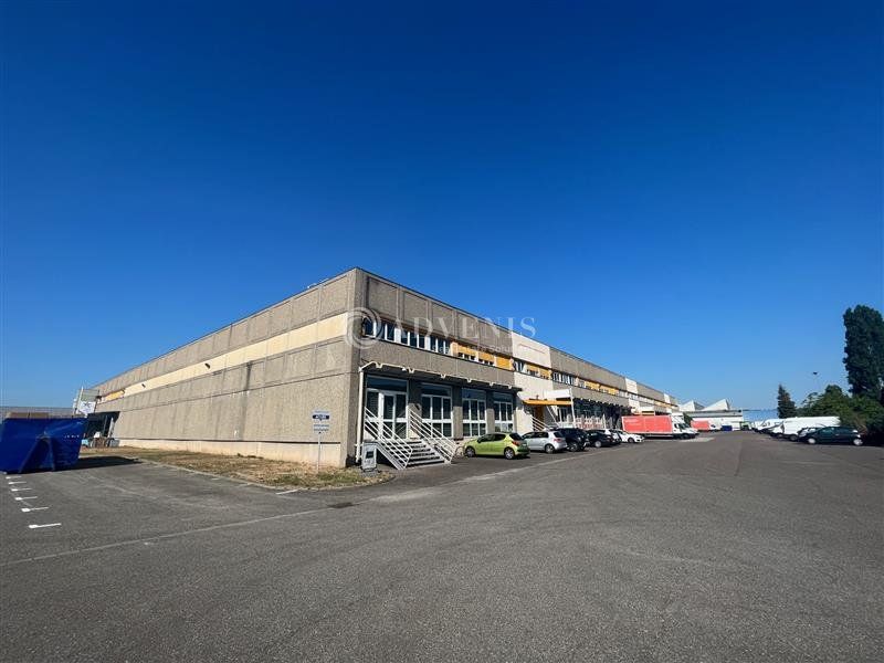 Location entrepot 2587 m² non divisibles