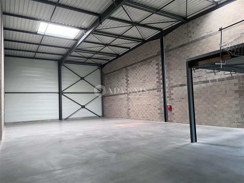 Location local d''activites 330 m² non divisibles