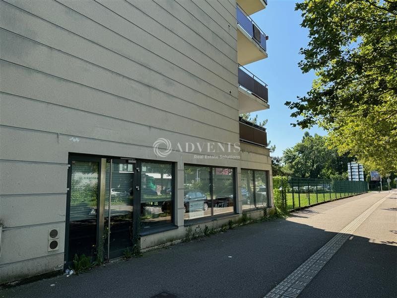A louer, local à usage de bureaux ou de commerce sur un axe passant avec visibilité - Quartier des Deux-Rives - Strasbourg
