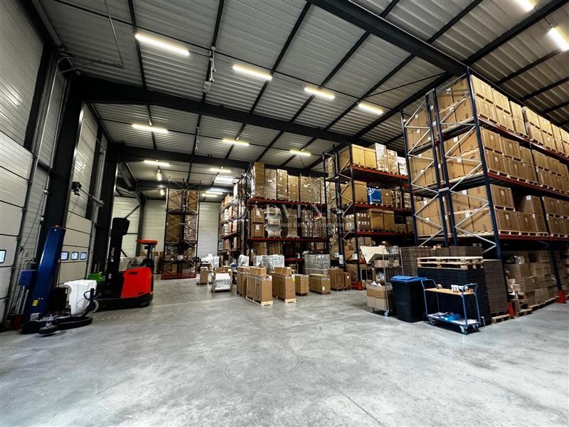 Location local d''activites 2141 m² non divisibles