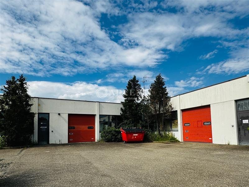 Location local d''activites 250 m² non divisibles