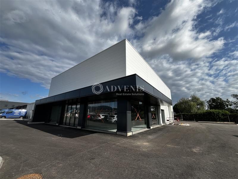 Location local d''activites 350 m² non divisibles