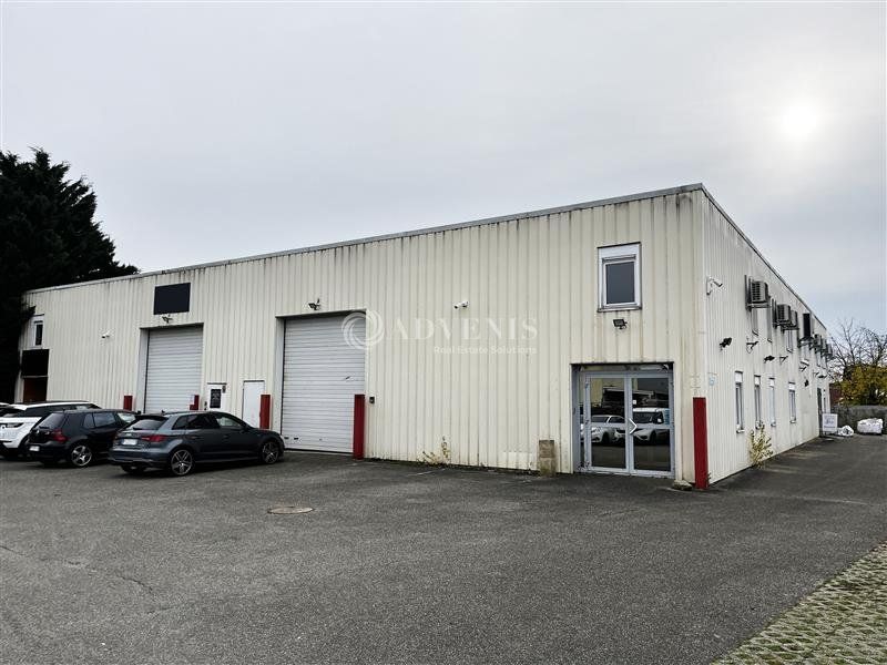 Vente local d''activites 1100 m² non divisibles