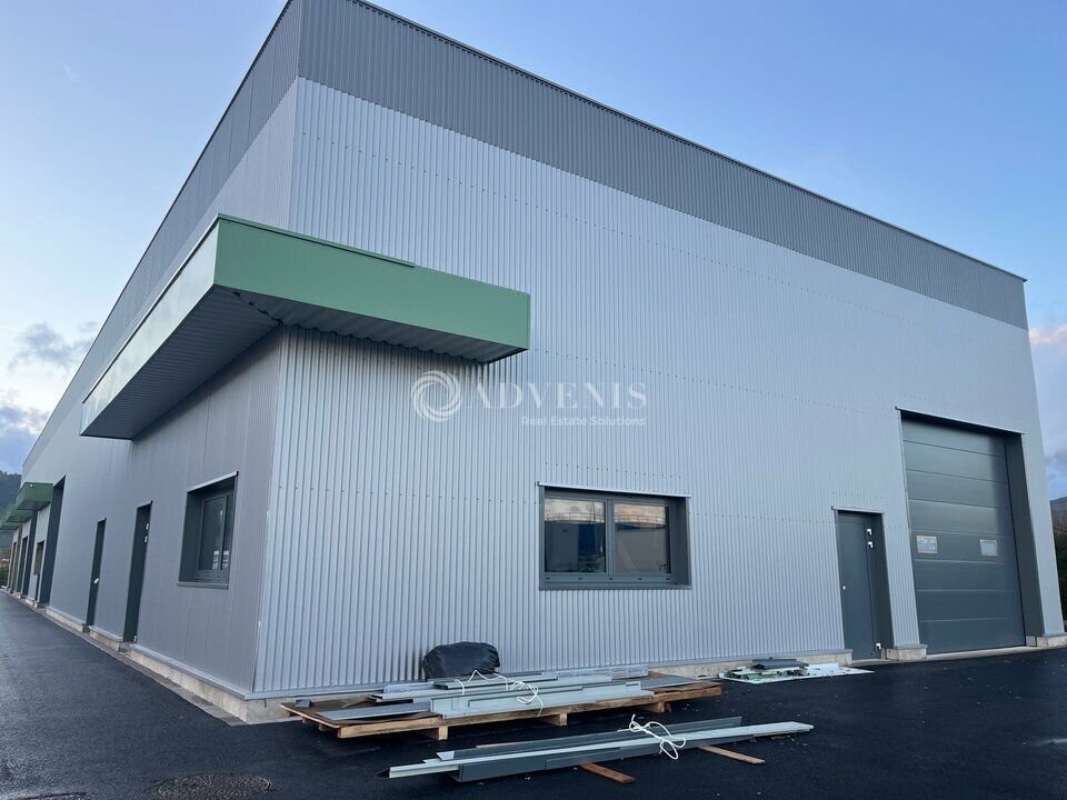 Location local d''activites 224 m² non divisibles