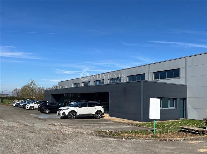Bâtiment d'activités d'environ 2 100 m² à vendre au Nord-ouest de Tours