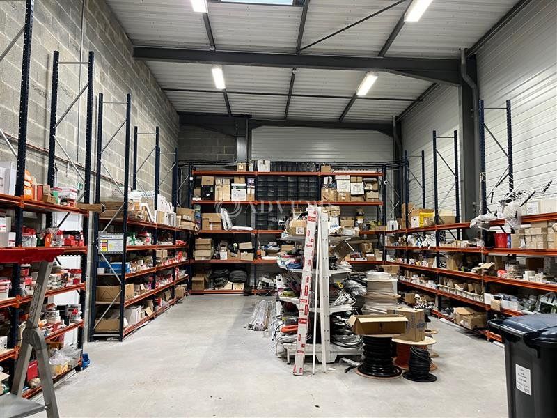 Location local d''activites 348 m² non divisibles