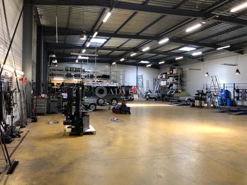 Location local d''activites 743 m² non divisibles