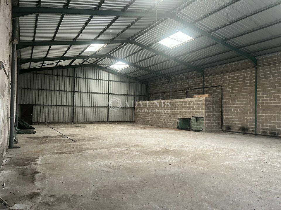 Location local d''activites 734 m² non divisibles