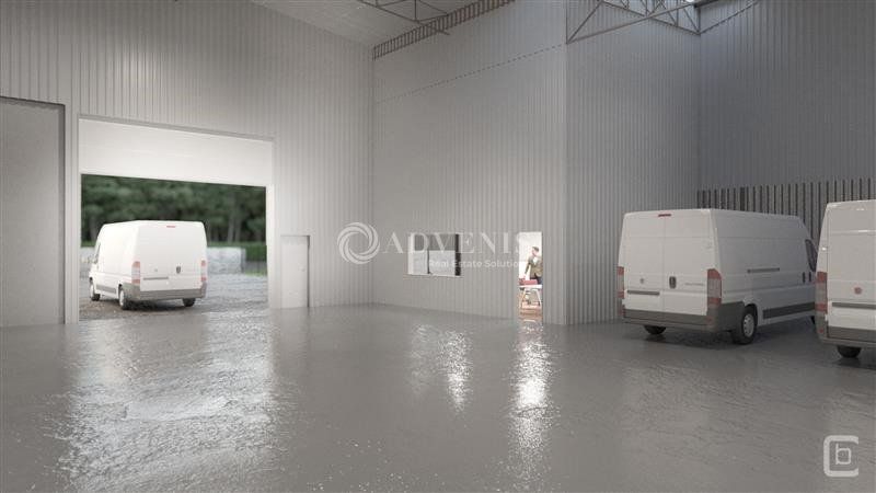 Local d'activités d'environ 2 308 m², à louer dans la ZA du Menneton à Tours