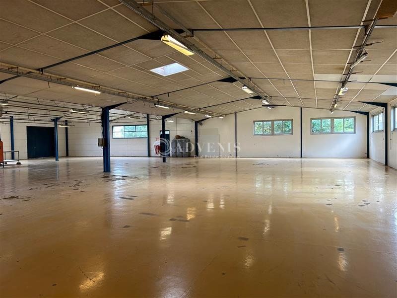 Vente local d''activites 1100 m² non divisibles