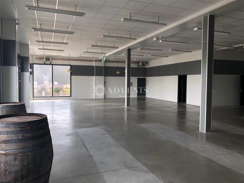 Local commercial d'environ 400 m², à louer à proximité de grandes enseignes à l'Est de Tours