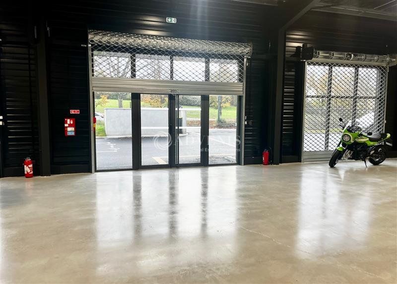 Local commercial d'environ 264 m², à louer au nord de Tours