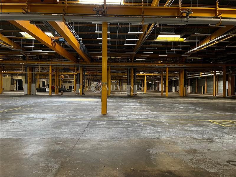 Entrepôt d'environ 10 000 m², à louer à Joué-lès-Tours