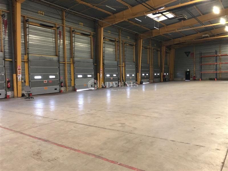 Entrepôt d'environ 6 645 m², à louer à Joué-lès-Tours