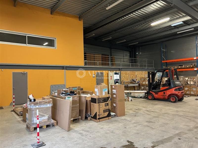 Local d'activité et bureaux d'environ 410 m², à louer au nord de Tours