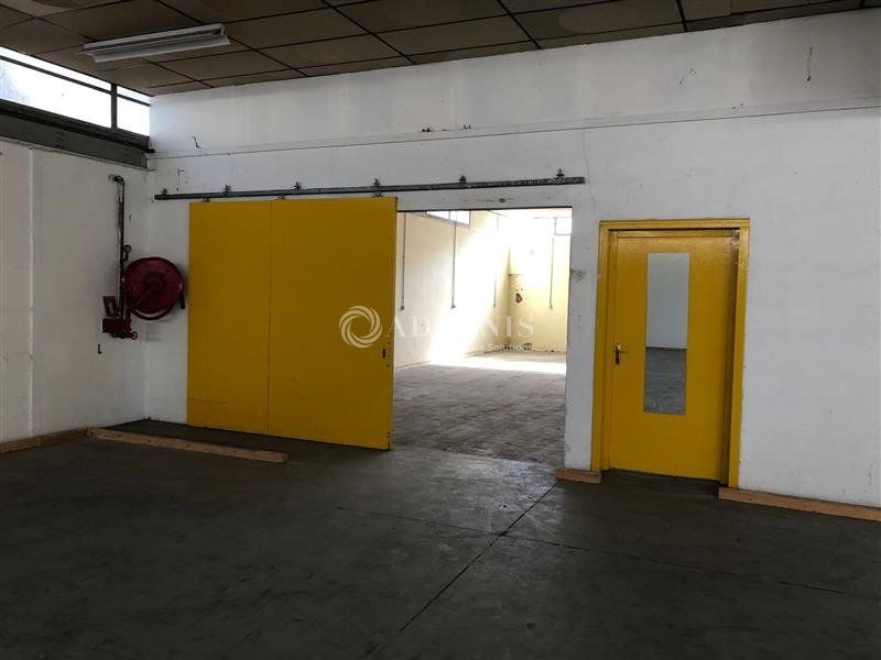 Local d'activités d'environ 600 m² + 162 m² de bureaux en option