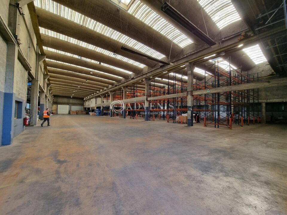 Location entrepot 3082 m² non divisibles
