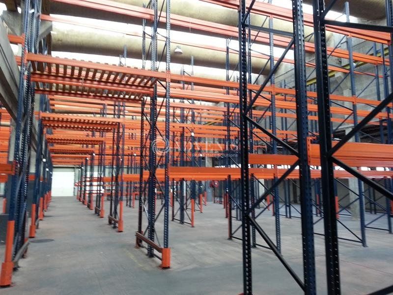 Entrepôt d'environ 3 082 m², à louer à 10 minutes de Tours